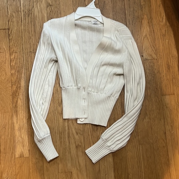 COPY - Aritzia Wilfred plunge cardigan - Picture 4 of 6